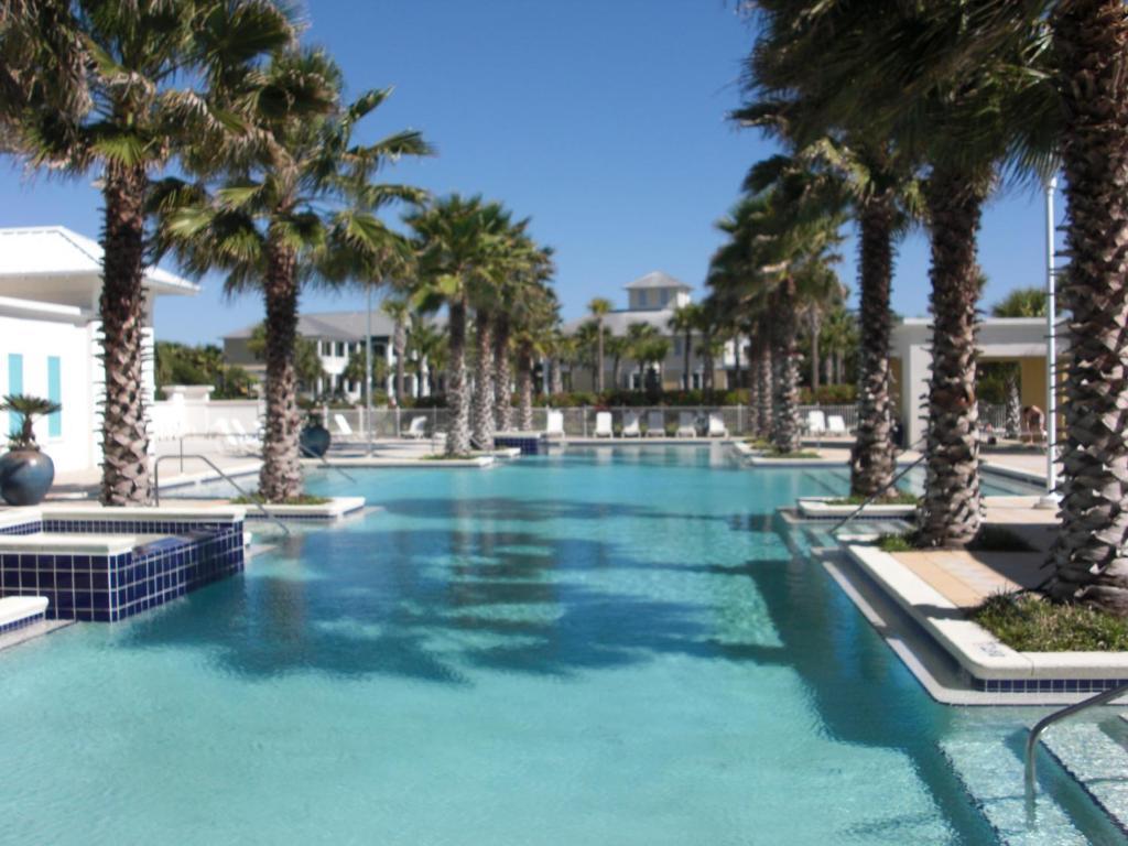 Carillon Beach Resort Inn Розмари-Бич Экстерьер фото